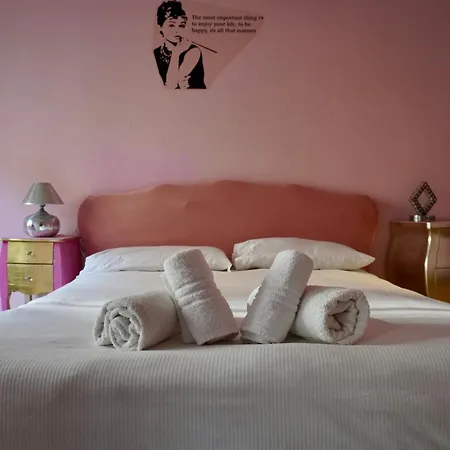 Apartment Eschilo In Rosa: Charme E Design Milan