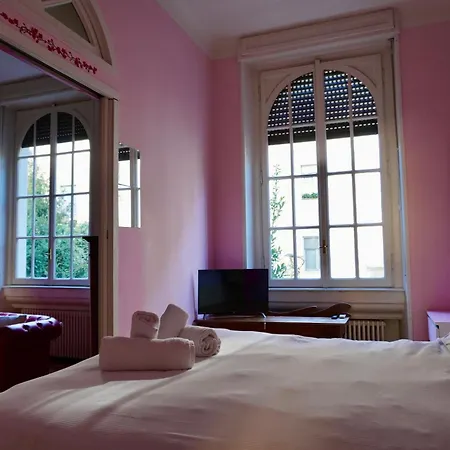 Eschilo In Rosa: Charme E Design Apartment