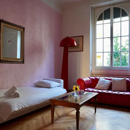 Eschilo In Rosa: Charme E Design Apartment Milan