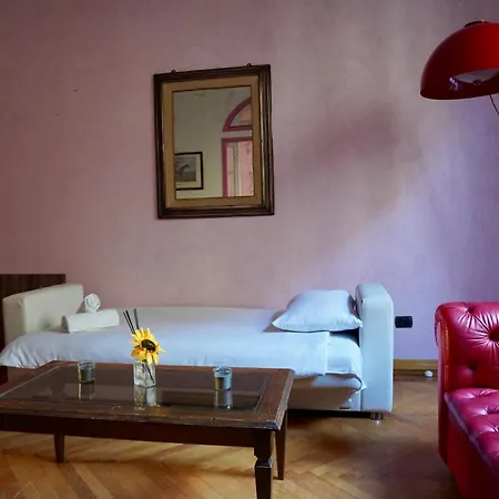 Eschilo In Rosa: Charme E Design Apartment